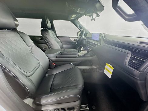 New 2026 INFINITI QX80 Autograph w/ Premium Cargo Package image 36