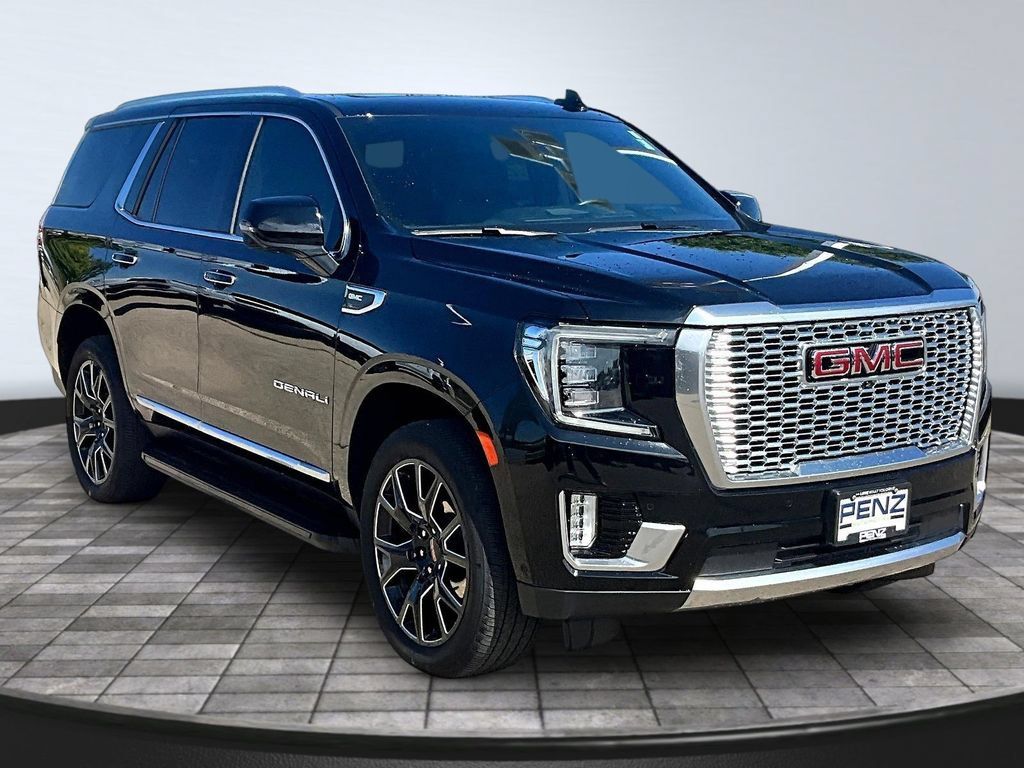 Used 2024 GMC Yukon Denali w/ Advanced Technology Package AWD/4WD image 3