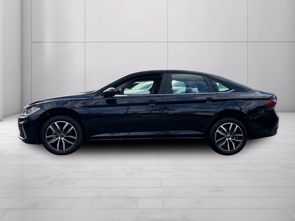 Used 2026 Volkswagen Jetta SE FWD image 9