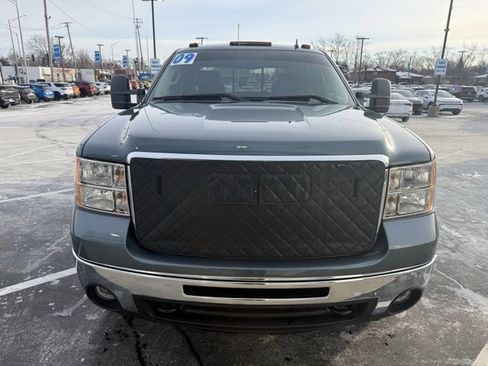 Used 2009 GMC Sierra 2500 SLT w/ SLT Convenience Package image 2