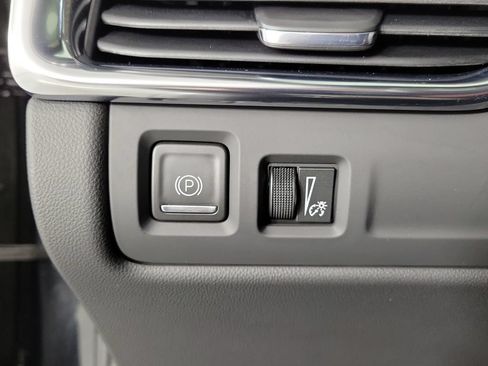 Certified 2022 Cadillac XT4 Sport FWD image 32
