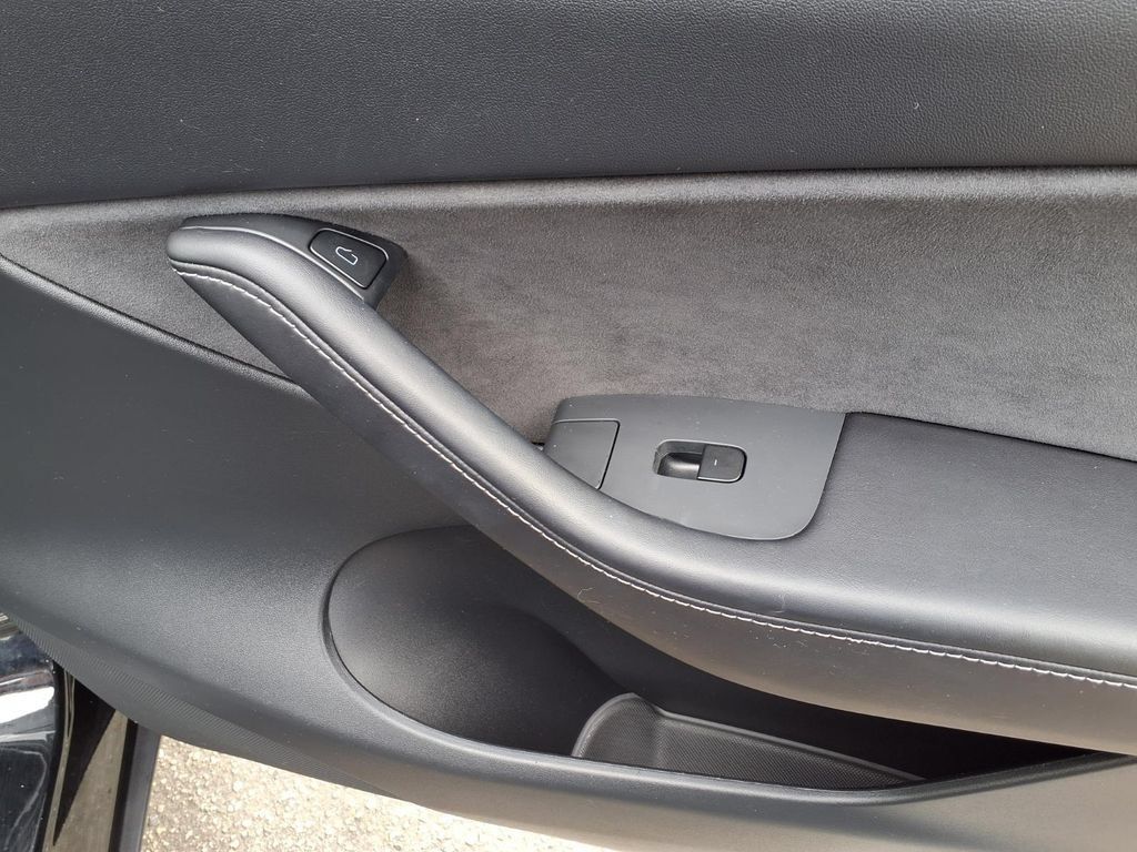 Used 2021 Tesla Model Y 2WD image 28