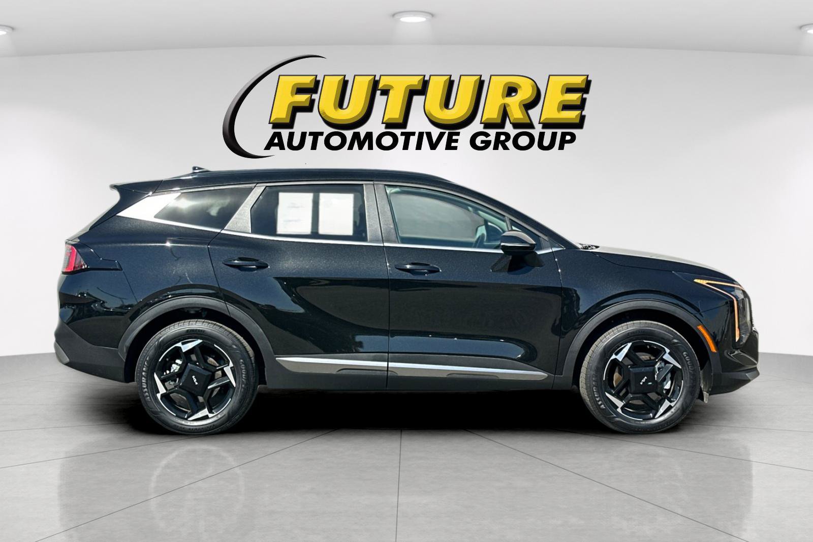 Certified 2026 Kia Sportage EX w/ EX Panoramic Sunroof Package AWD/4WD image 3