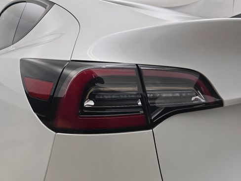 Used 2020 Tesla Model Y Long Range AWD/4WD image 32