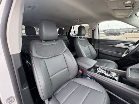 New 2026 Ford Explorer Active w/ Active Comfort Package RWD image 60