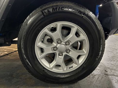 Used 2021 Jeep Wrangler Unlimited Islander image 9