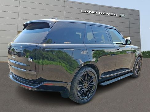 Used 2023 Land Rover Range Rover SE AWD/4WD image 2