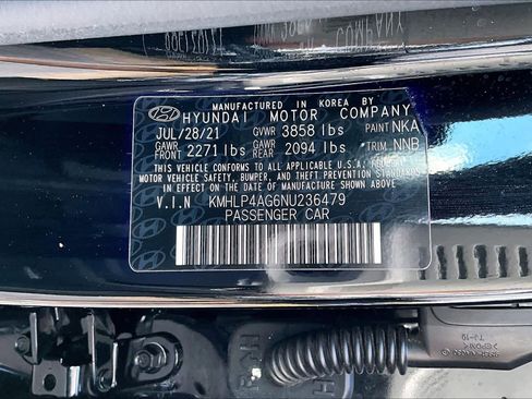 Used 2022 Hyundai Elantra Limited w/ Preferred Accessory Package image 34