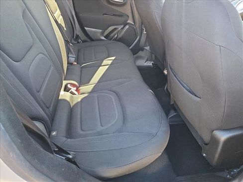 Used 2020 Jeep Renegade Latitude FWD image 19