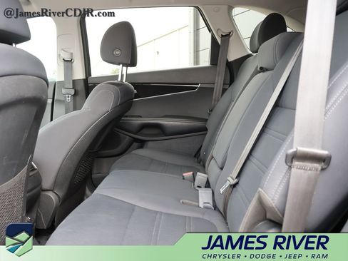 Used 2020 Kia Sorento LX image 17