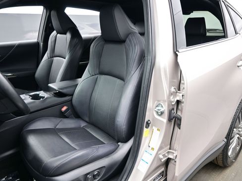 Used 2022 Toyota Venza Limited w/ Advanced Technology Package image 12