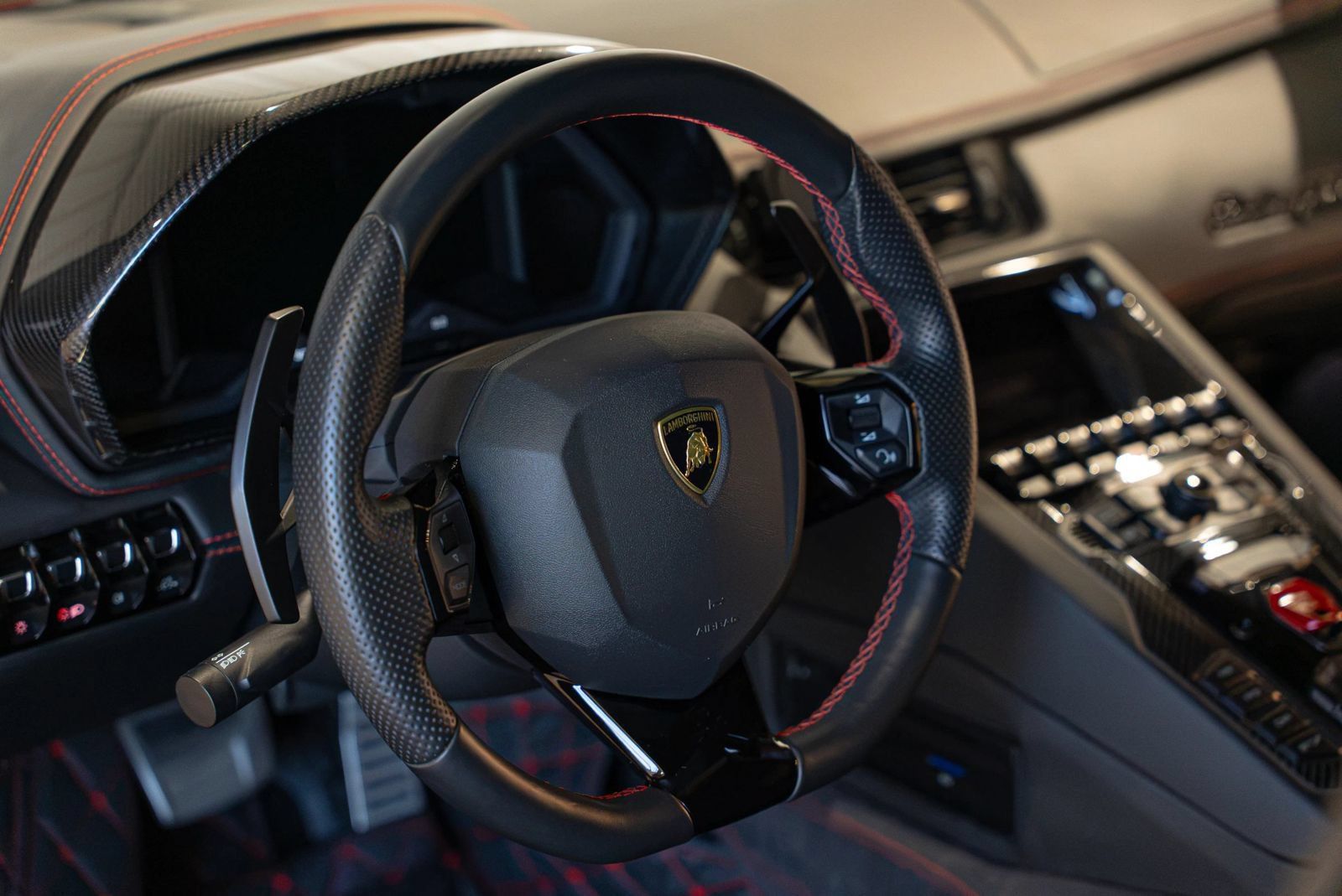 Used 2018 Lamborghini Aventador S AWD/4WD image 37