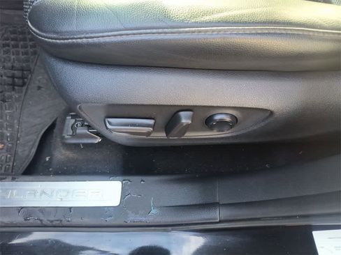 Used 2020 Toyota Highlander Limited image 12