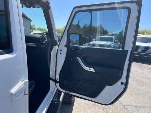 Used 2012 Jeep Wrangler Unlimited Sahara w/ Connectivity Group AWD/4WD image 35