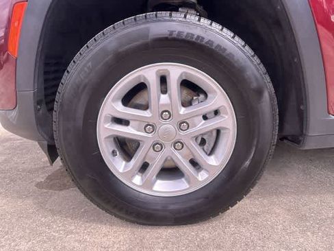Used 2023 Jeep Grand Cherokee Laredo RWD image 20