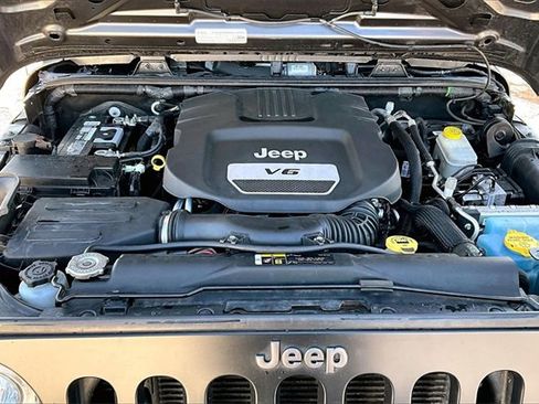 Used 2017 Jeep Wrangler Unlimited Freedom Edition image 30