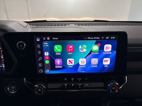 Used 2023 Chevrolet Colorado Trail Boss w/ Technology Package image 39