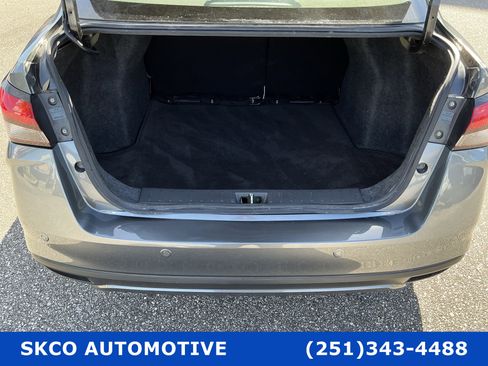 Used 2022 Nissan Versa SV image 21