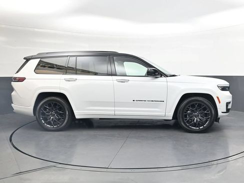 Used 2025 Jeep Grand Cherokee L Summit AWD/4WD image 3