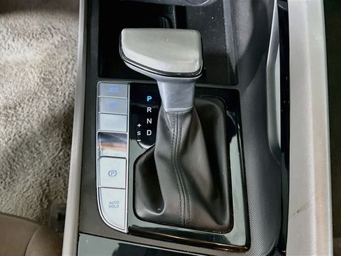 Used 2025 Hyundai Elantra SEL FWD image 24