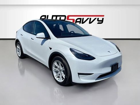 Used 2023 Tesla Model Y Long Range image 1