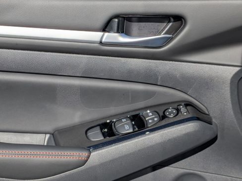 New 2025 Nissan Altima 2.5 SR image 13