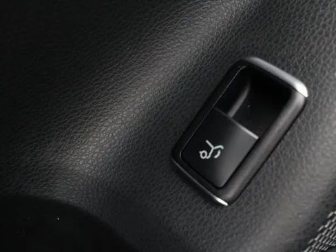 Used 2018 Mercedes-Benz GLA 250 4MATIC image 43