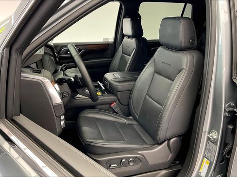 Used 2025 GMC Yukon Denali image 17