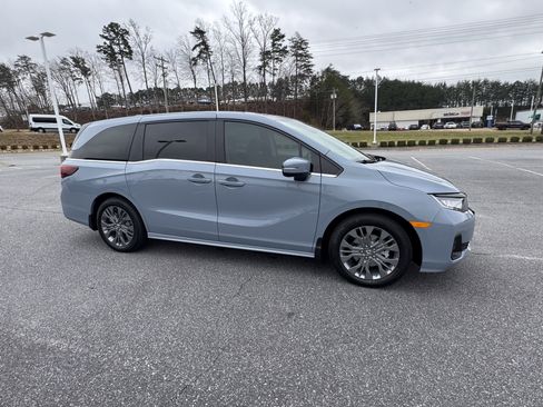 New 2026 Honda Odyssey Touring image 2