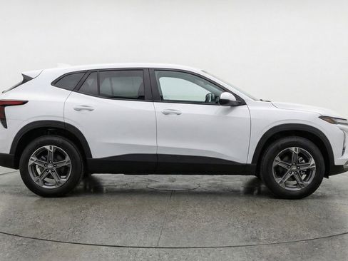 Used 2025 Chevrolet Blazer LT FWD image 5