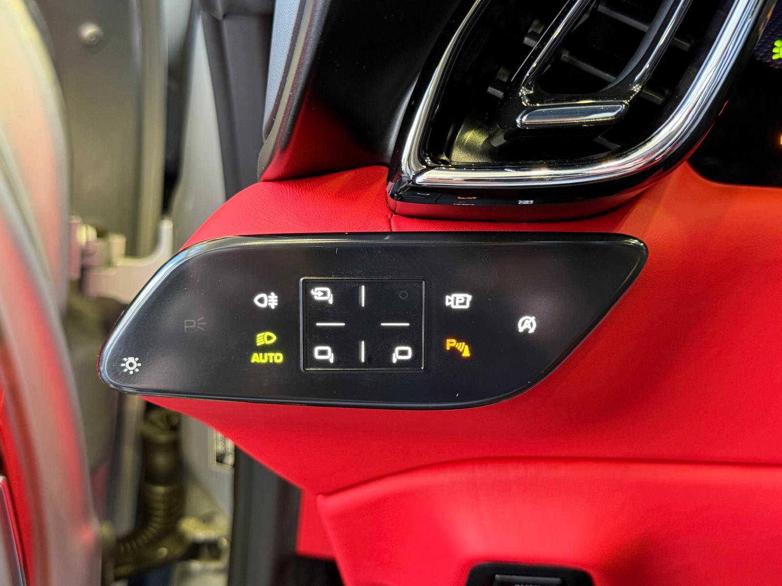 Used 2022 Ferrari Roma RWD image 40