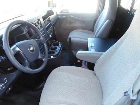 Used 2016 Chevrolet Express 2500 RWD image 13