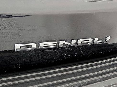 Used 2021 GMC Yukon Denali w/ Denali Ultimate Package image 32