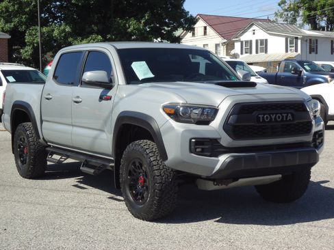 Used 2017 Toyota Tacoma TRD Pro AWD/4WD image 1