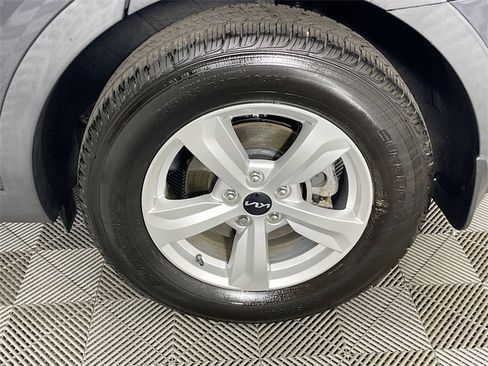 Used 2023 Kia Sorento LX image 31
