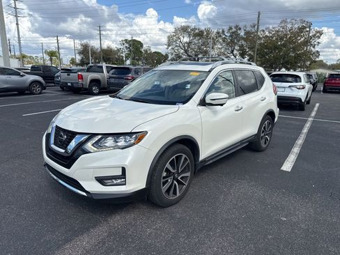 Used 2018 Nissan Rogue SL w/ Premium Package image 3