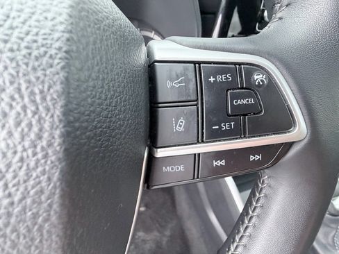 Used 2025 Toyota Highlander LE FWD image 15