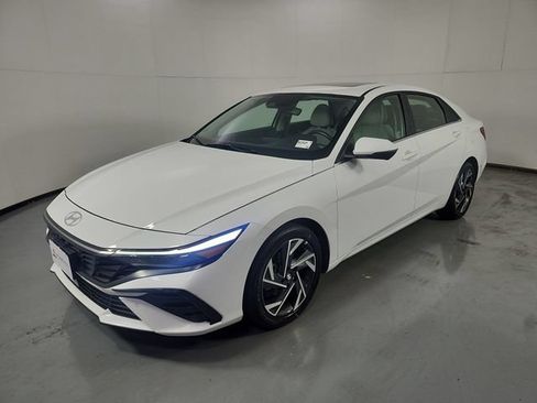 Used 2024 Hyundai Elantra Limited FWD image 2