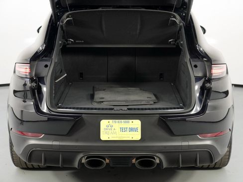 Used 2022 Porsche Cayenne Turbo S image 10