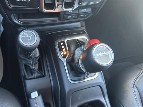 New 2025 Jeep Gladiator Sport image 17