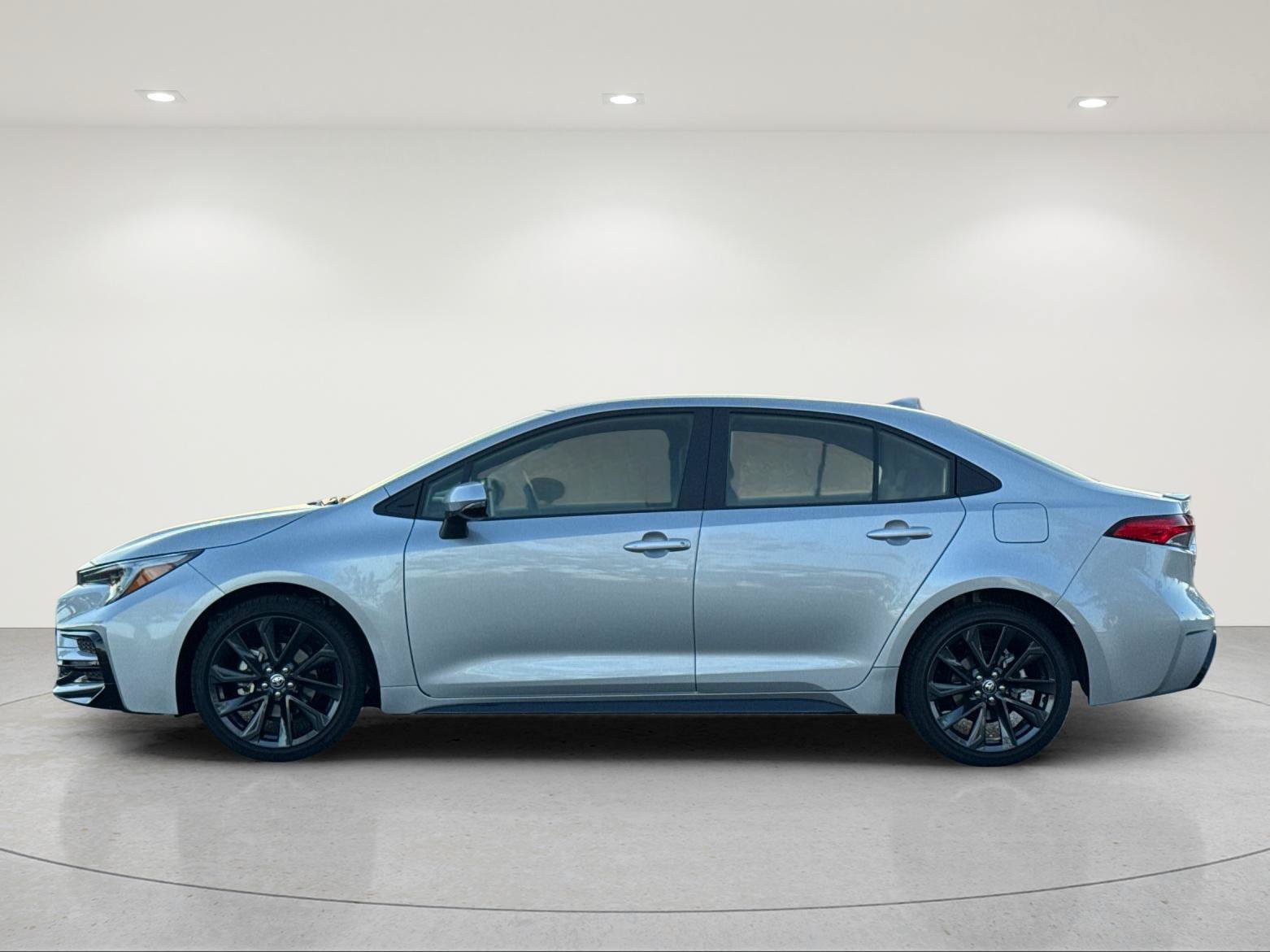 Used 2026 Toyota Corolla SE w/ SE Package FWD image 3