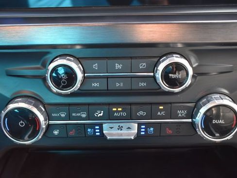 Used 2023 Ford F250 Lariat w/ Lariat Ultimate Package AWD/4WD image 38