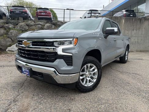 Used 2024 Chevrolet Silverado 1500 LT AWD/4WD image 2