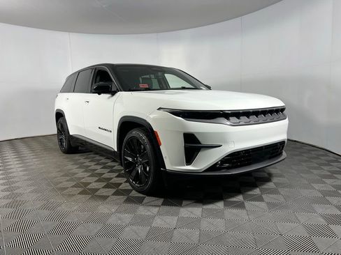 Used 2024 Jeep Wagoneer Launch Edition image 11