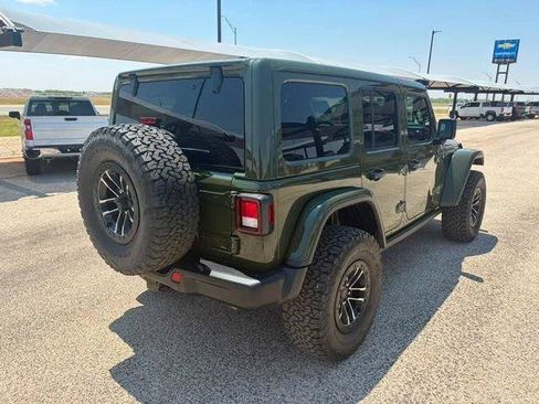 Used 2023 Jeep Wrangler Unlimited Rubicon w/ Cold Weather Group AWD/4WD image 3