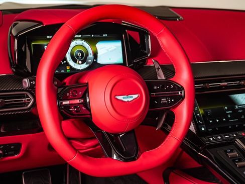 Used 2025 Aston Martin V8 Vantage Coupe RWD image 24