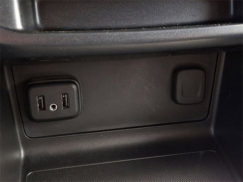 Used 2020 Chevrolet Colorado LT w/ Safety Package image 23