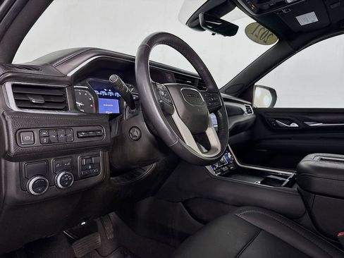 Used 2021 GMC Yukon XL Denali w/ Denali Ultimate Package image 12
