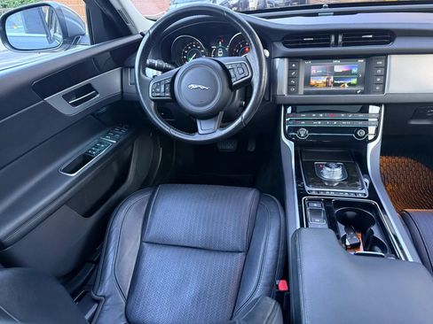 Used 2016 Jaguar XF Prestige AWD/4WD image 8