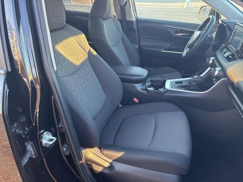 Used 2021 Toyota RAV4 XLE image 12